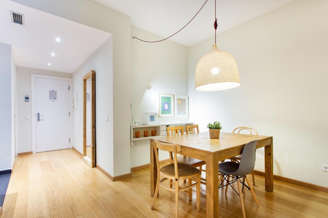 Friendly Rentals Gran Via Барселона Екстер'єр фото